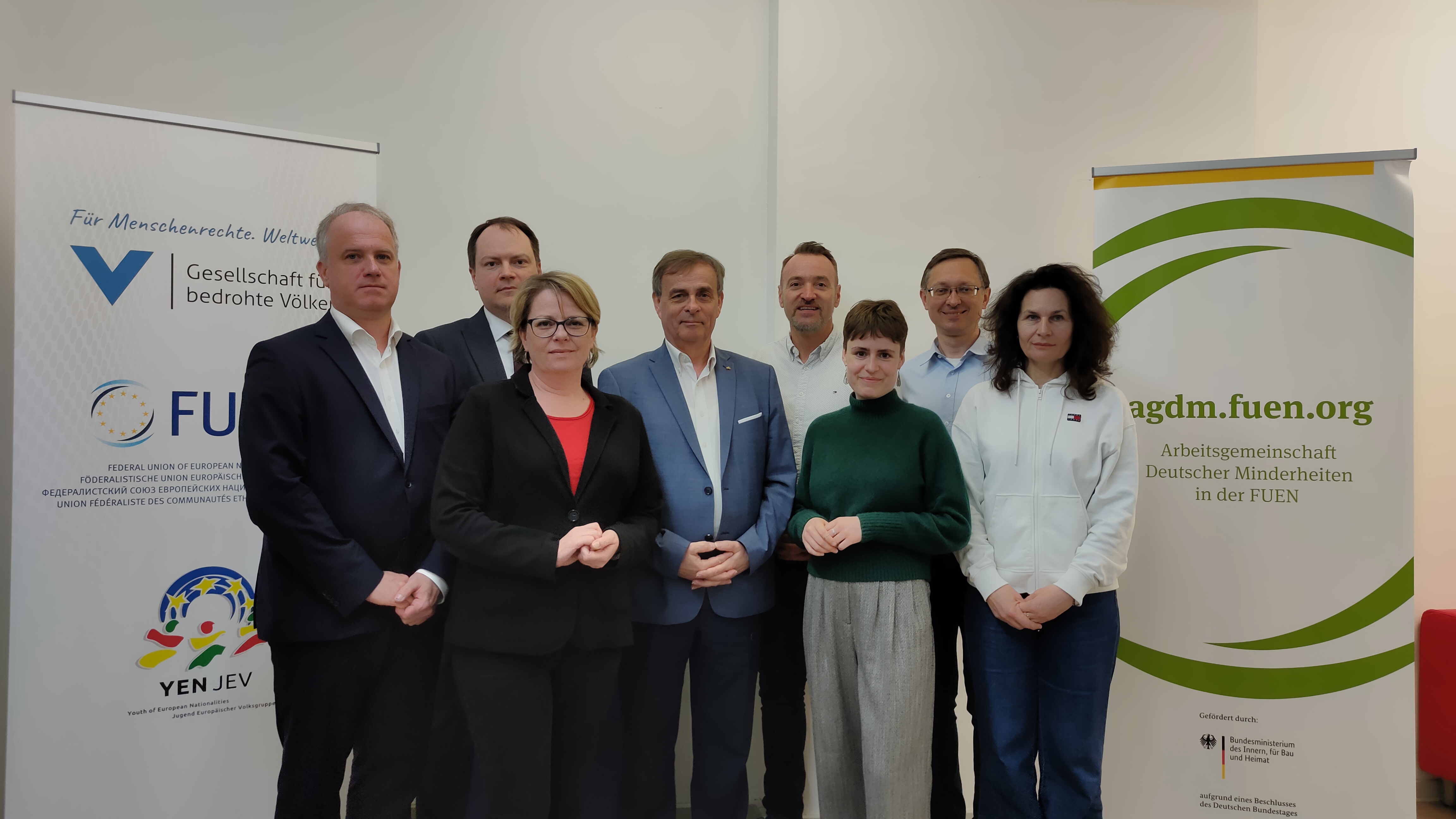 Vertreterinnen und Vertreter der deutschen Minderheiten zu Besuch im FUEN-Büro