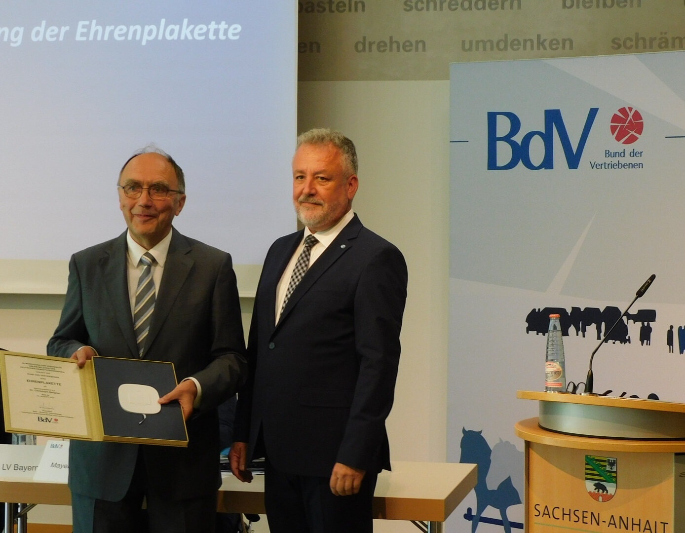 Dr. Christoph Bergner mit der Ehrenplakette des BdV ausgezeichnet 