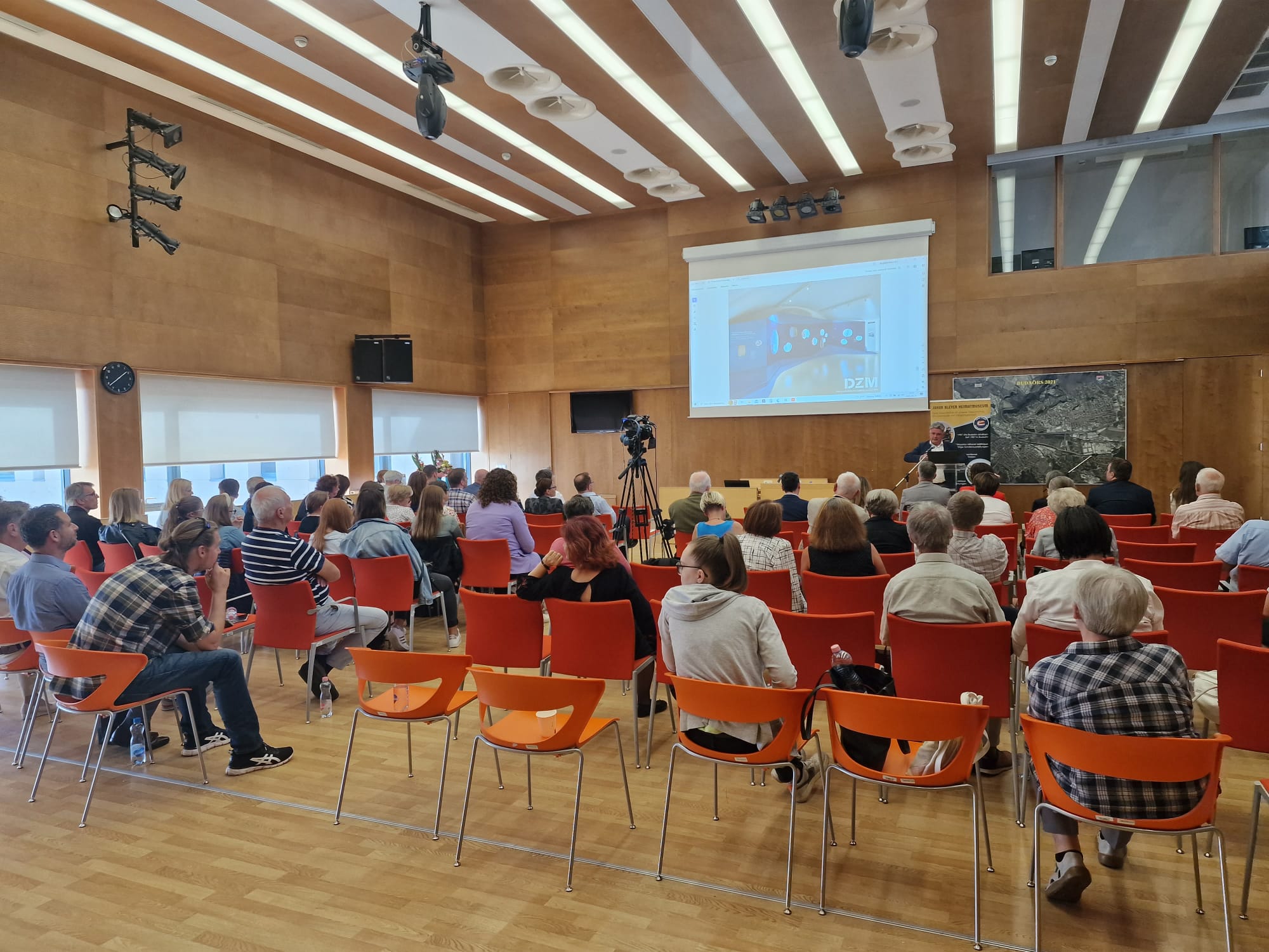 Feierliche Eröffnung der Tagung im Matthias-Schmidt-Saal im Rathaus von Budaörs.