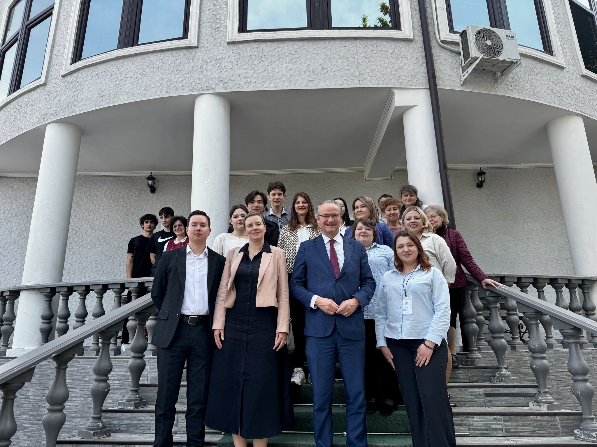 Staatsminister Gunther Krichbaum, MdB besucht deutsche Minderheit in Kirgisistan