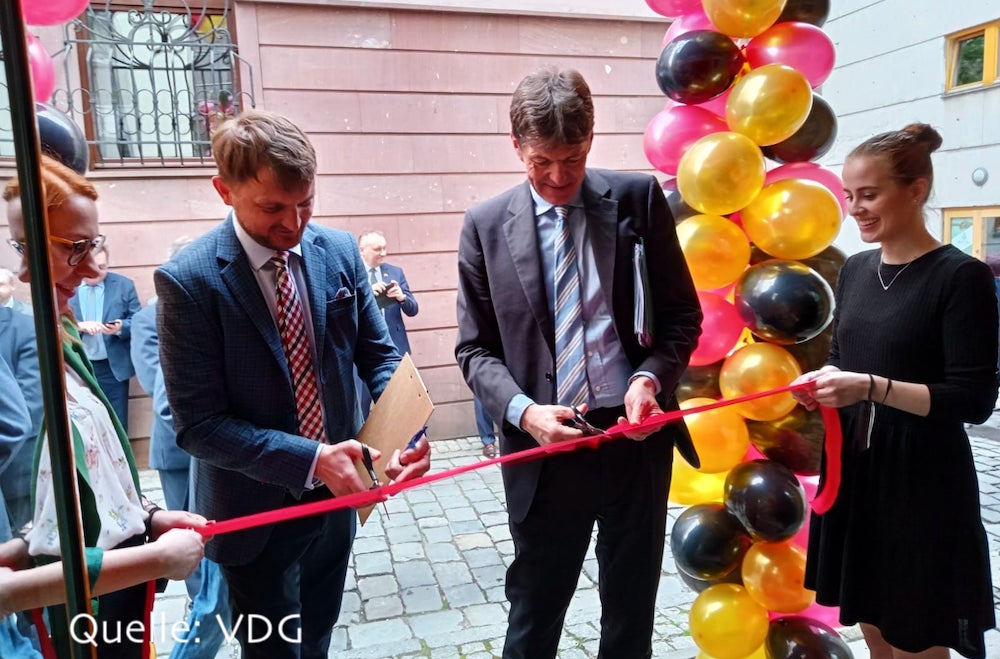 Eine doppelte feierliche Eröffnung des Jugendzentrums mit dem Projekt LernRAUM.pl und des Forschungszentrums der Deutschen Minderheit. 