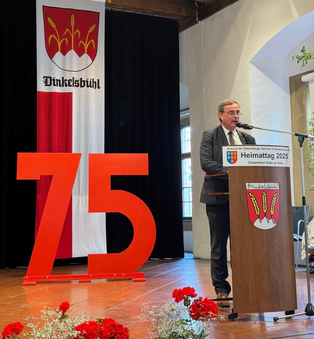Bernard Gaida beim 75. Heimattag des Verbandes der Siebenbürger Sachsen Bernard Gaida beim 75. Heimattag des Verbandes der Siebenbürger Sachsen
